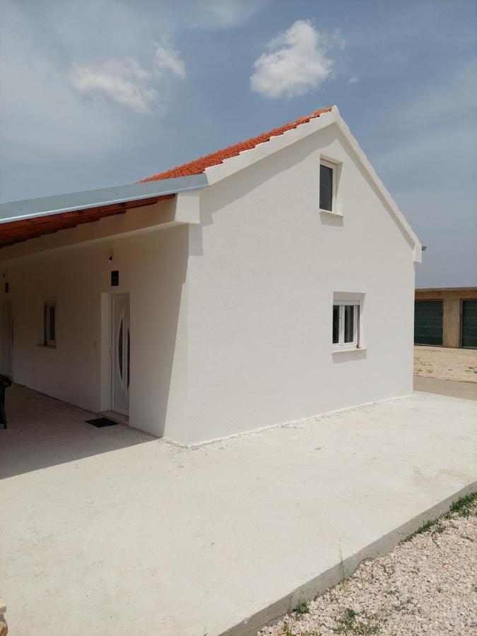 סקארדין Apartmani Dejan מראה חיצוני תמונה